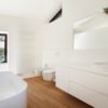 Waar let je op bij het kopen van een nieuwe badkamer? Met deze 7 praktische tips helpen we je daarbij op weg.