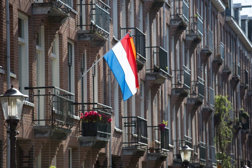 Wanneer mag de vlag officieel uit in Nederland